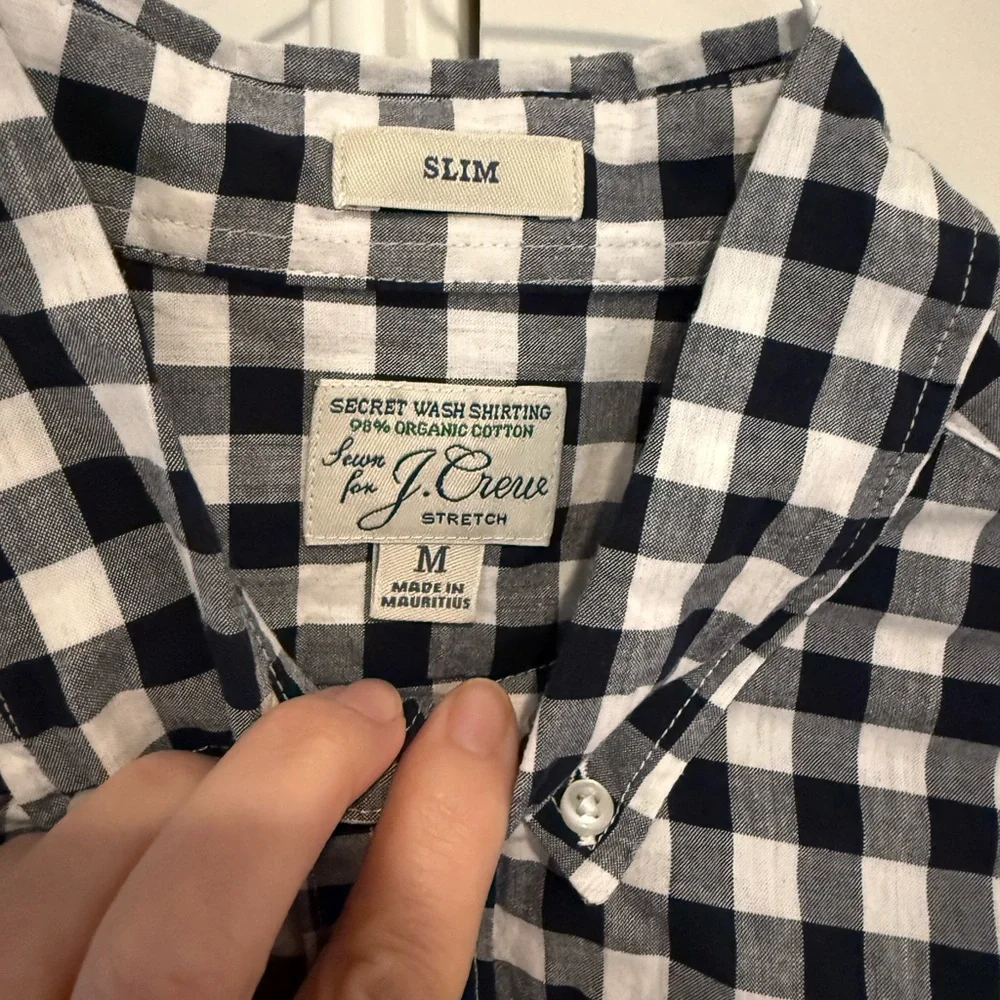 J crew men’s button down. Slim cut. Used but like new. Checkered